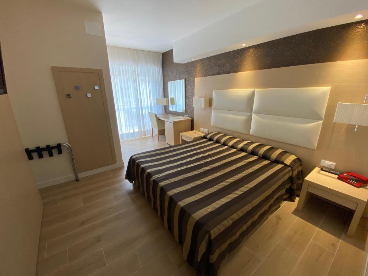 Hotel Conca Verde 利尼亚诺萨比亚多罗 外观 照片
