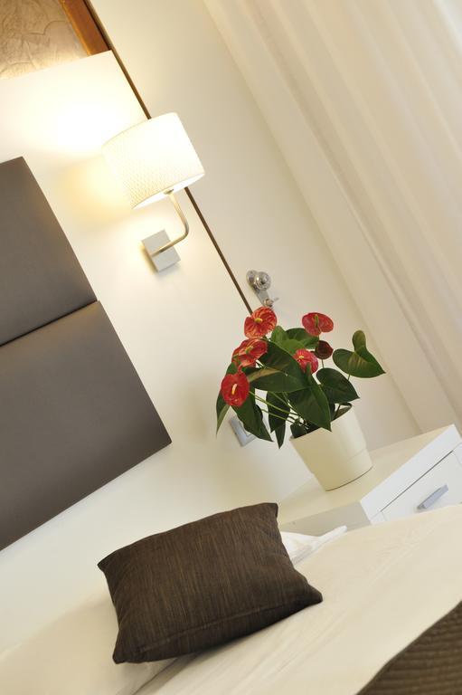 Hotel Conca Verde 利尼亚诺萨比亚多罗 外观 照片