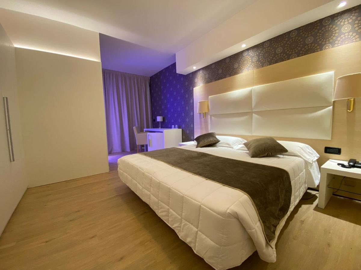 Hotel Conca Verde 利尼亚诺萨比亚多罗 外观 照片